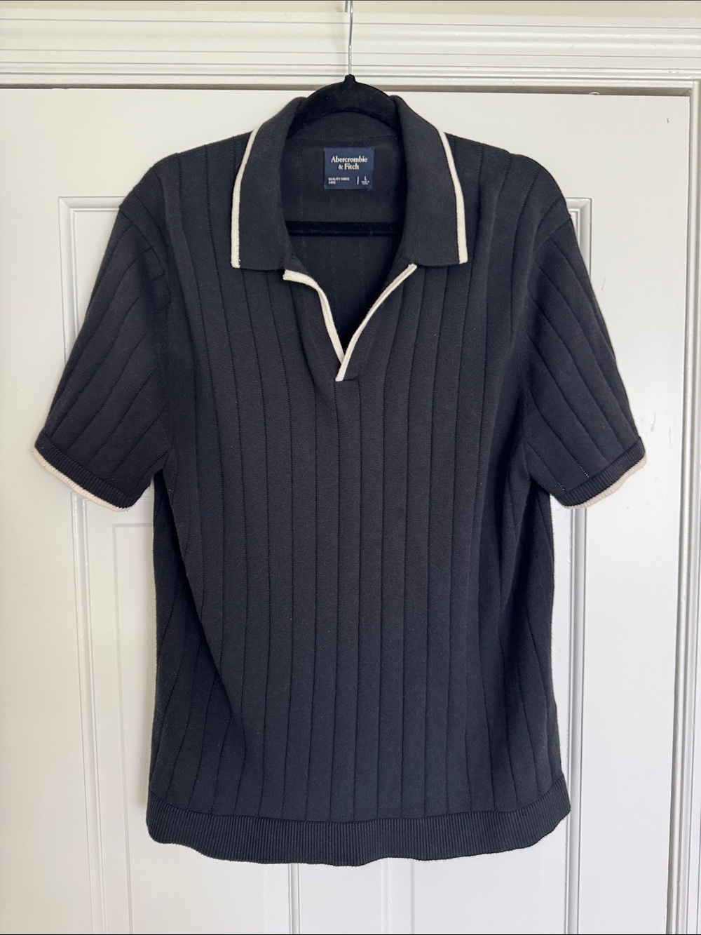 Abercrombie & Fitch Men’s Black Ribbed Polo Shirt with White Trim Size L